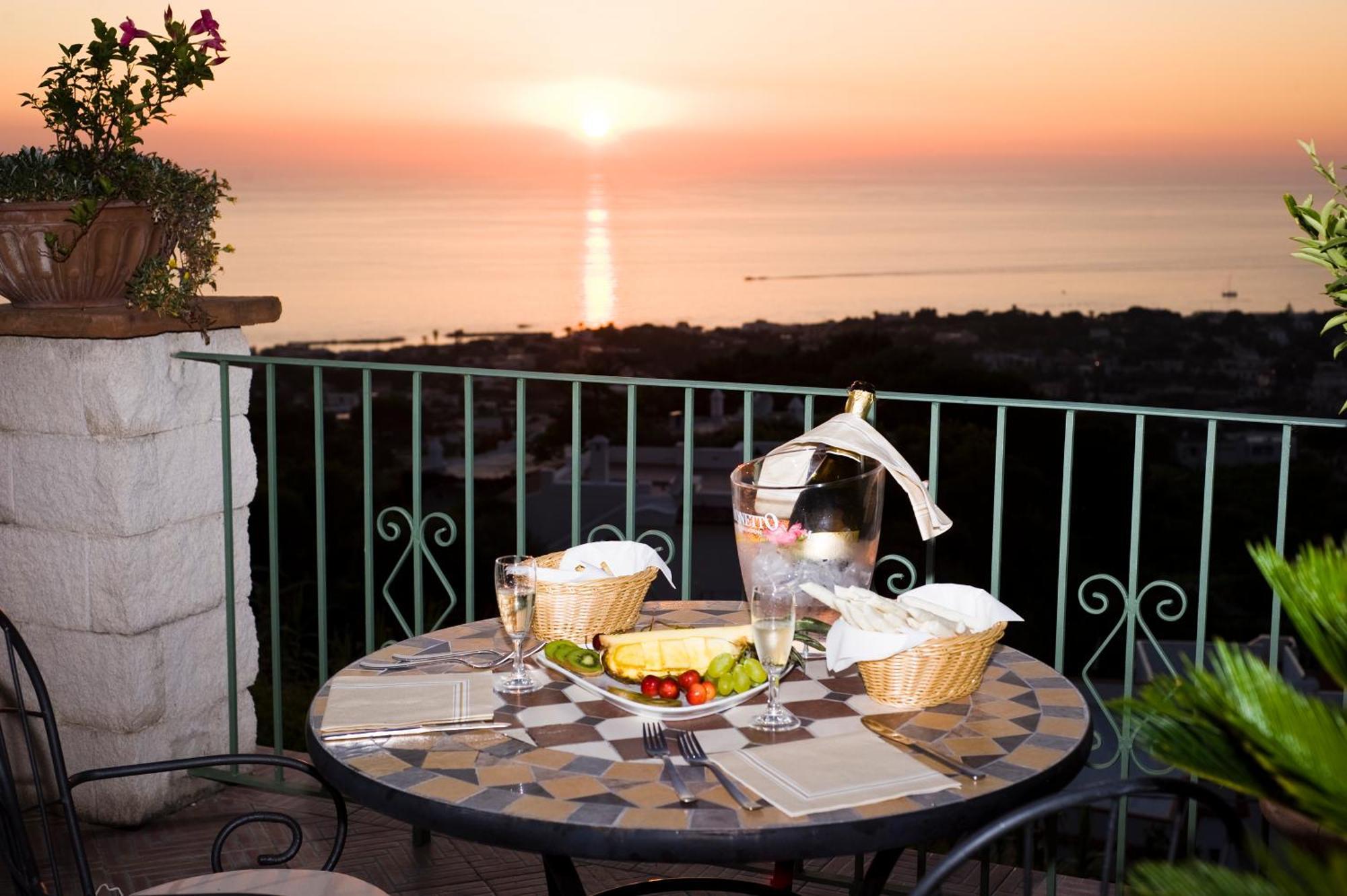 Отель Poggio Del Sole Форио Экстерьер фото